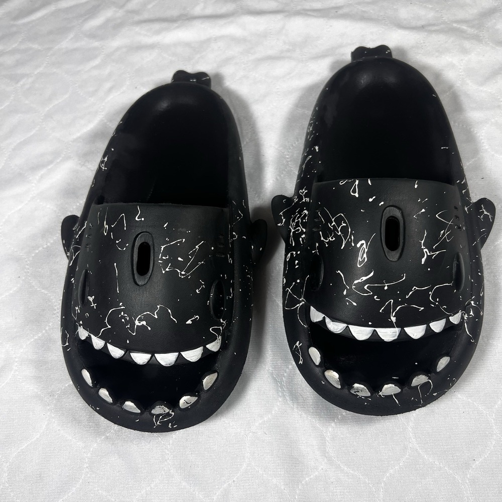 Sharks Slides - Size: 38-39 (US 8) Black Sandals Shower Shoes‎ 245(2.0) Unisex - Picture 8 of 8